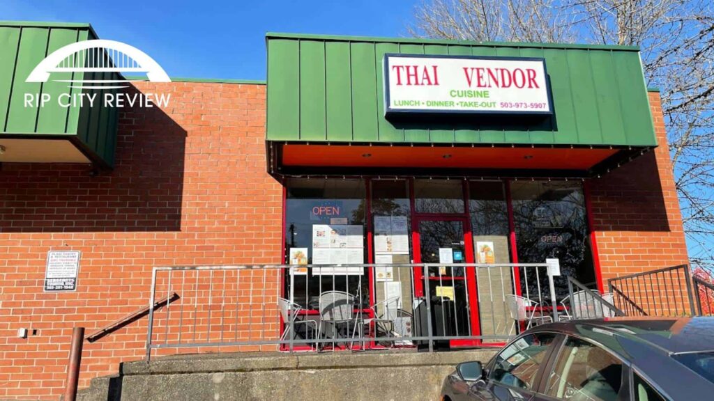 3. Eat a hearty dish made by Thai chefs at Thai Vendor